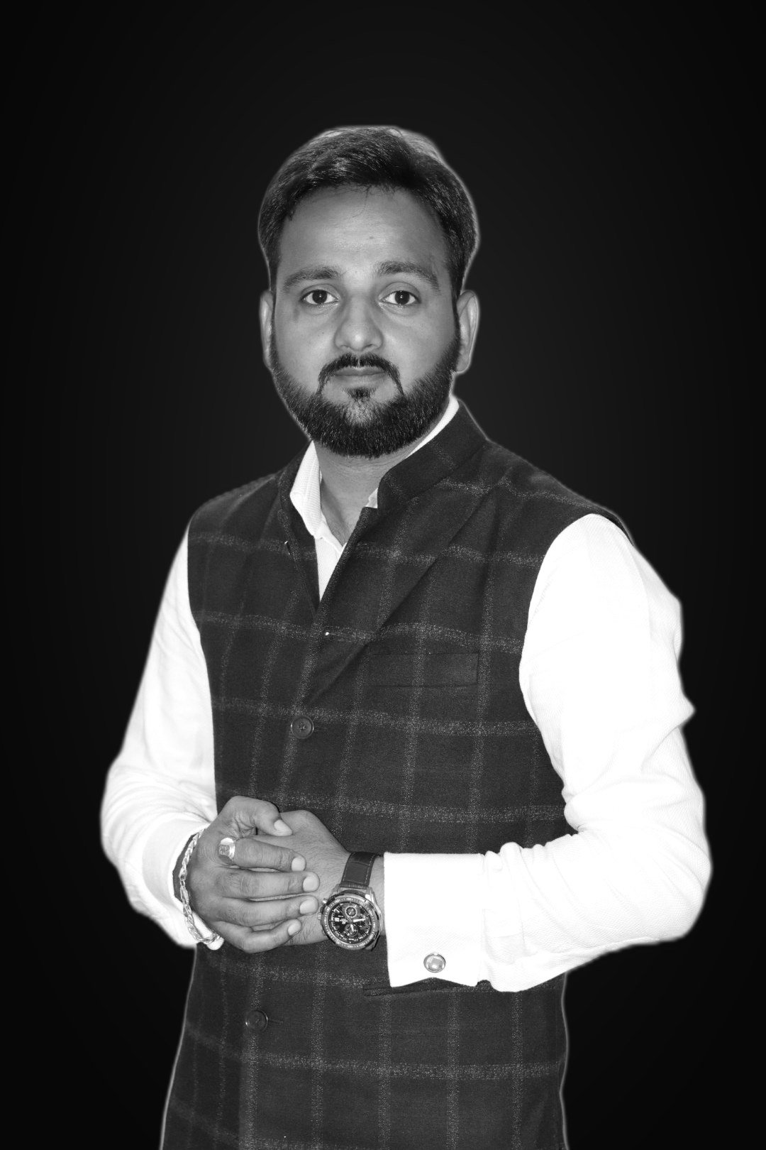 Coach Rahul Awasthi, business coach for coaches, standing portrait