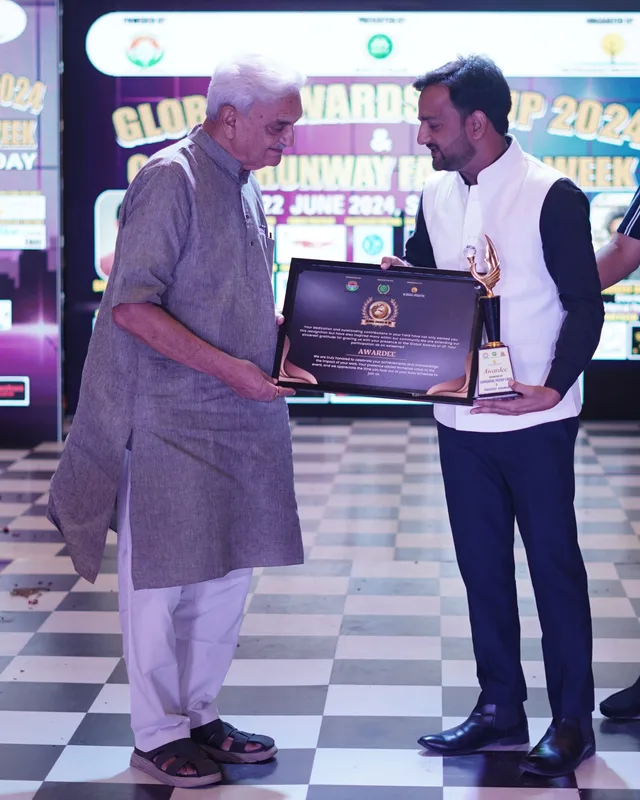 Rahul Awasthi receiving the Rising Coach Award from Mr. Anil Rastogi, Bollywood and TV actor, at the Global Awards of UP 2024